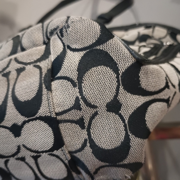 🛑🛑SOLD🛑🛑Coach Black and Gray Gallery Signature Tote - Picture 12 of 12